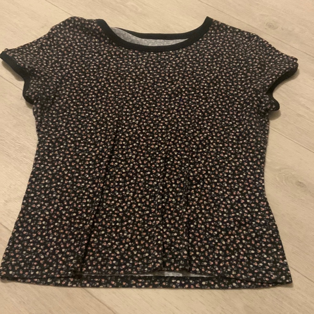 Black. Crop top. Tight fit.